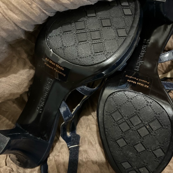 8.5 Navy blue patent leather - 3” heels. Never worn- next to new - Picture 8 of 8